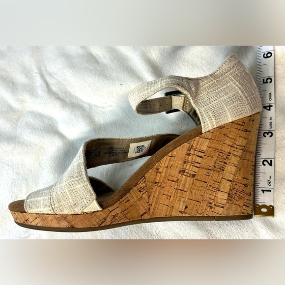 Toms Beige Wedge Sandals Adjustable Strap Cork Wedge Women’s Size 6.5 - Picture 9 of 11